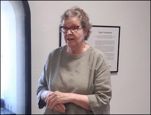 Tilaisuuden avasi ja osanottajat tervetulleiksi seitsemnteen varsinaiseen sukukokoukseen toivotti sukuseuran puheenjohtaja Helena Paakkinen. 