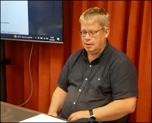 Kokouksen puheenjohtajana toimi sukuseuran nettisivujen suunnittelija ja webmaster Jouni Paakkinen.