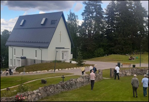 Toisena kohteena Miettilässä oli uutta kirkkoarkkitehtuuria edustava Rautjärven kirkko, joka valmistui vuonna 1925 tuhopoltossa v. 2022 palaneen vanhan kirkon tilalle.